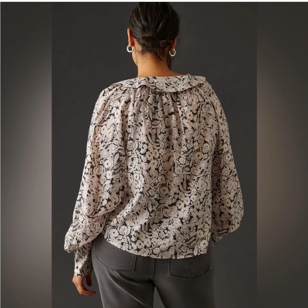 By Anthropologie cotton button-front peasant blouse in muted floral. Size: XS - Picture 3 of 14